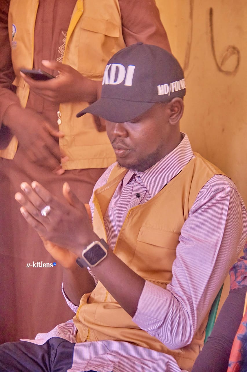 KDI MD/Founder engaging directly with students at the outreach session